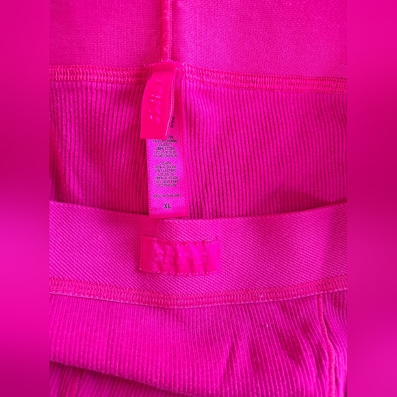 SKIMS Cotton Rib Boxers – Raspberry (XL) SOLD OUT! NWOT - Picture 6 of 7